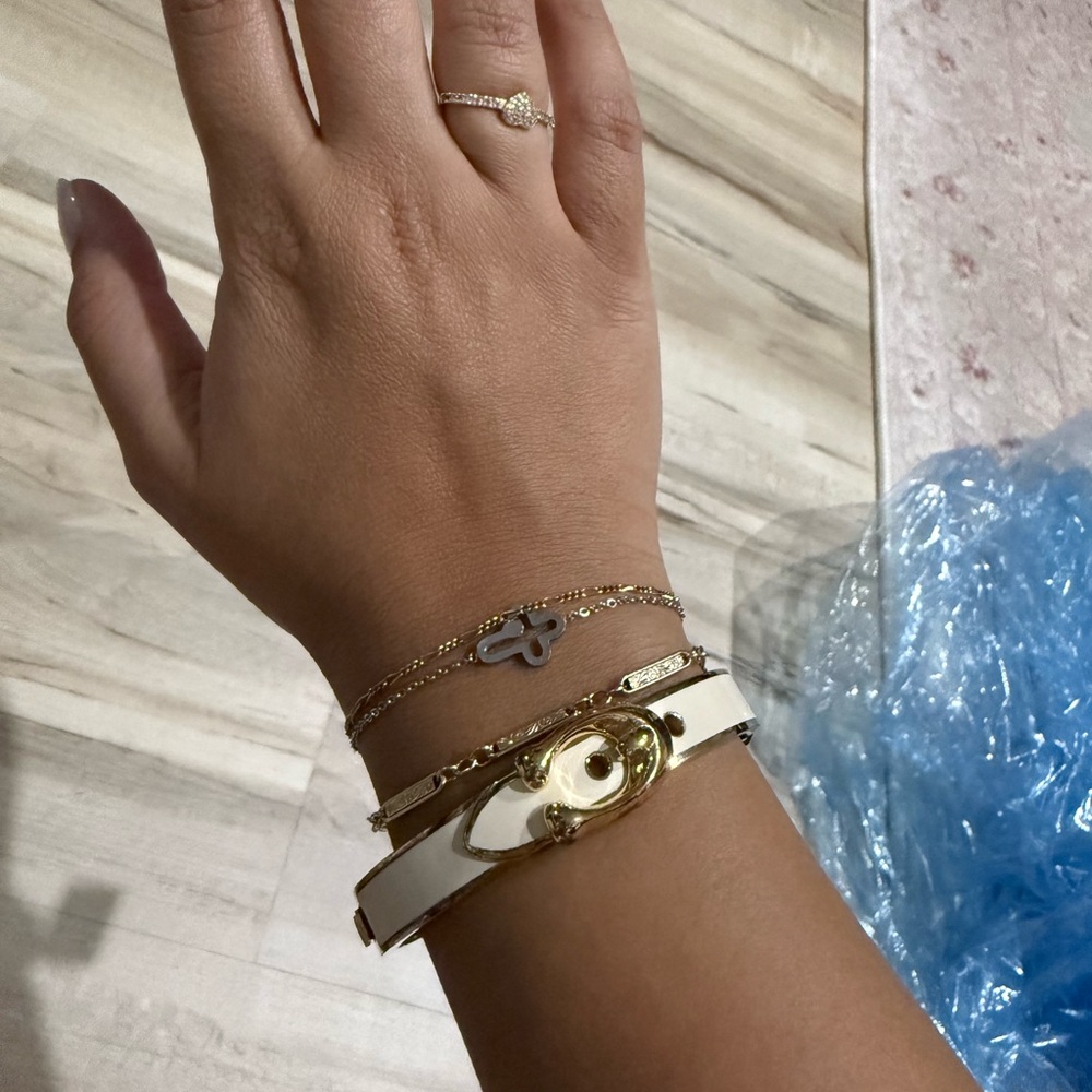 COACH SIGNATURE C BANGLE gold and cream bracelet - Picture 2 of 10